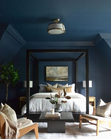 Courtney Turk on Instagram: “Sometimes project names couldn’t be more perfect! Project Day n Knight took on a whole new meaning in this incredible guest room…” Navy Bedrooms, Dark Blue Bedrooms, Navy Blue Bedrooms, Dark Blue Walls, Moody Bedroom, Dark Bedroom, Sofa Set Designs, Bedroom Color Schemes, Bedroom Paint Colors