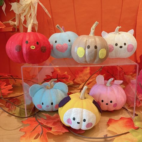 Carvings Designs, Halloween Pumpkins Carvings Designs, Disney Pumpkin Painting, Pumpkin Painting Party, Pumkin Decoration, Bts Kdrama, Kitty Pumpkin, Hello Kitty Pumpkin, Creative Pumpkin Painting