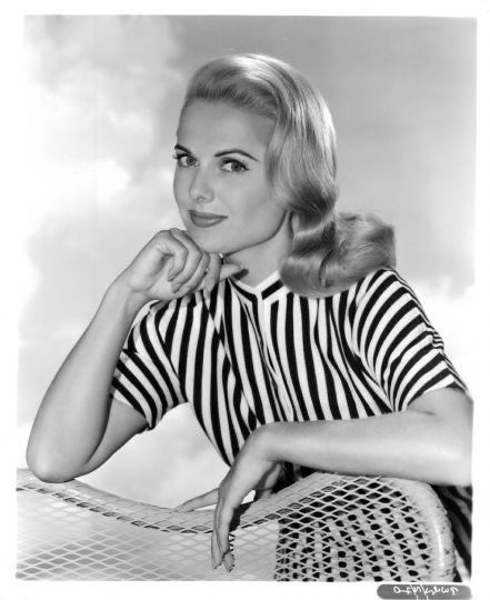 Eva Marie Saint Martha Hyer, Eva Marie Saint, Old Hollywood Style, Eva Marie, Classic Actresses, Academy Award, Hollywood Icons, Hollywood Fashion, Golden Age Of Hollywood