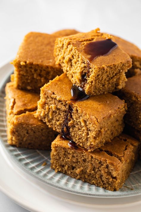 This is the perfect cornbread for all of your holiday meals or anytime of the year! This Vegan Pumpkin Cornbread is oil-free, full of pumpkin spice, super moist, soft, tender and absolutely delicious. Only 8 ingredients and so easy to make! Perfect Cornbread, Pumpkin Cornbread, Vegan Cornbread, Pumpkin Spice Syrup, Vegan Bread, Corn Bread Recipe, Vegan Thanksgiving, Pumpkin Flavor, Healthy Pumpkin