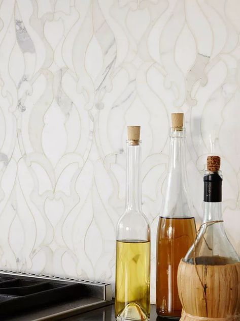 Traditional Kitchen Backsplash, Country Kitchen Backsplash, Classic Backsplash, Neutral Backsplash Kitchen, Brick Backsplash Kitchen, Marble Tile Backsplash, Marble Backsplash Kitchen, Neutral Backsplash, Beautiful Backsplash