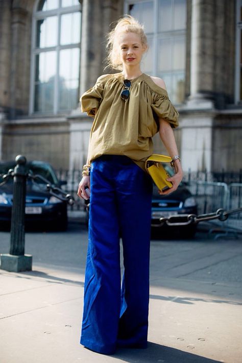 , Linda V Wright, Street Mode, Crazy Fashion, Street Style Aesthetic, Summer 19, Style Aesthetic, Colored Pants, Mode Inspo, Blue Pants