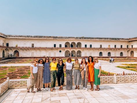 what to wear in india, female tourists in Agra Fort - What To Wear In India Woman Travel, India Travel Outfit Woman, Outfits To Wear In Rajasthan, What To Wear India, What To Wear In India, Mumbai Trip, Travel Outfits Women, India Outfits, India Tourist