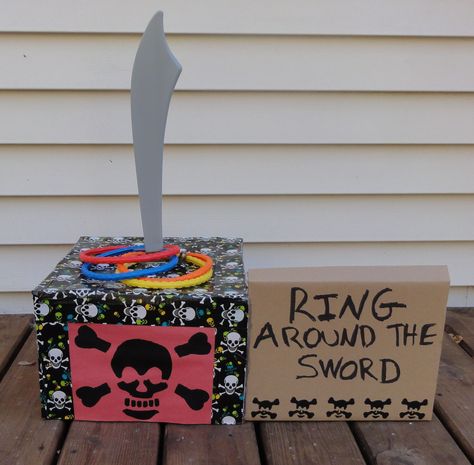 Pirate Party Game: Ring Around the Sword: great website for pirate and other ideas! Birthday Party Games Ideas, Pirate Party Games, Party Games Ideas, Mermaid Pirate Party, Pirate Games, Pirate Theme Party, Games Ideas, Pirate Day, Viborg