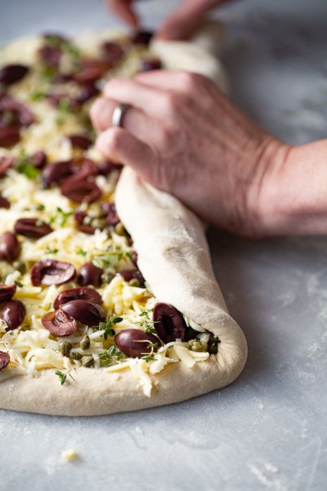 Olive and cheese bread with capers and thyme (with step-by-step pictures) - Pink Trendy Nails, Olive Cheese Bread, Artisan Bread Recipes, God Mat, Crumpets, Free Living, Cheese Bread, Pizza Bread, Bread Recipes Homemade