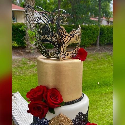 Masquerade Wedding Cake, Masquerade Sweet 16 Ideas Dresses, Masquerade Birthday Cake, Masquerade Cake Ideas, Masquerade Party Cake, Masquerade Cake, Masquerade Cakes, Masquerade Decorations, Drama Masks