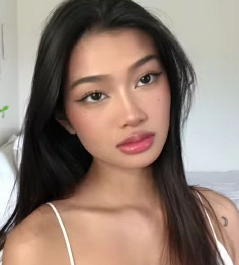 Simple Makeup Looks Morena, Make Up Looks For Morena Skin, Makeup For Southeast Asian, Simple Make Up For Morena Skin, Makeup Filipino Skin, Dear Peachy Makeup, Filipina Eye Makeup, Make Up Inspo For Morena, Peachy Makeup Look On Dark Skin