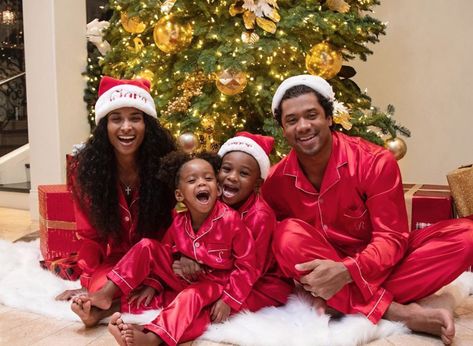 Merry Christmas Black, Family Photo Studio, Ciara And Russell Wilson, Ciara And Russell, Christmas Family Photoshoot, Family Christmas Pictures, Christmas Shoot, Black Family, Family Holiday Photos