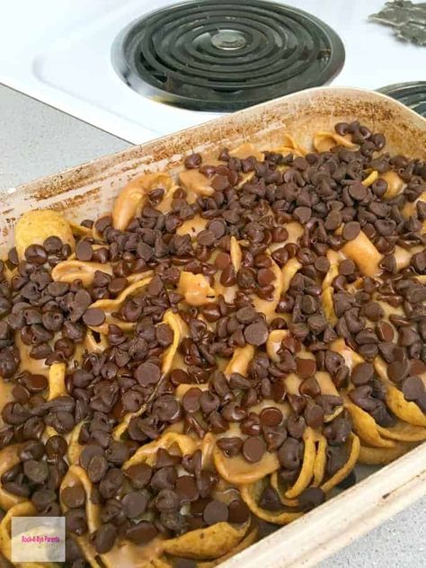 Frito Corn Chip Dessert, Corn Chip Dessert, Frito Dessert Corn Chips, Fritos Dessert Peanut Butter, Fritos Peanut Butter No Bake, Frito Bars Peanut Butter, Frito Peanut Butter Bars, Frito Chocolate Peanut Butter, Frito Scoops Recipes