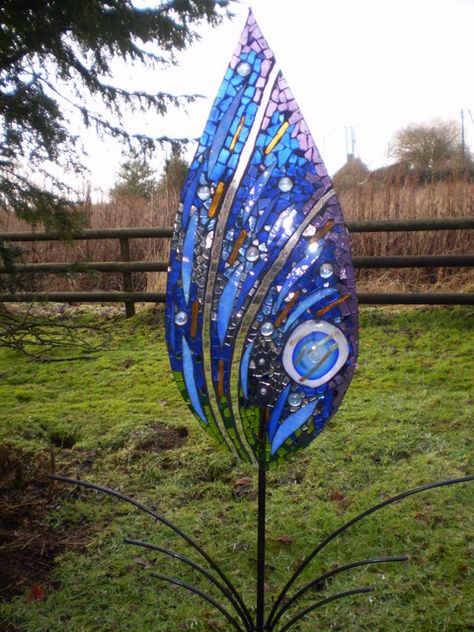 Beautiful Katie Green, Green Mosaic, Mosaic Garden Art, زجاج ملون, Mosaic Stained, Glass Garden Art, Mosaic Garden, Stained Glass Designs, Stained Glass Projects