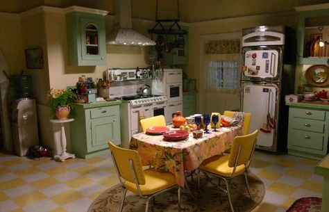 Gilmore Girls Kitchen, Gilmore Girls Decor, Gilmore Girls Set, Gilmore House, Gilmore Girls Facts, Gilmore Girls House, Stars Hollow Gilmore Girls, Emily Gilmore, Gilmore Girls Aesthetic