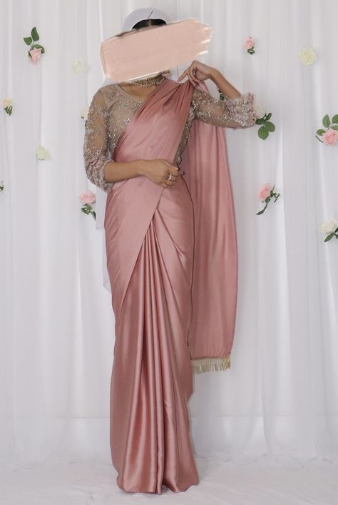 Teenage Saree Ideas, Modest Saree Styles, Nikah Saree, Modest Saree, Indian Party Outfits, Shadi Outfits, Long Sleeve Blouse Designs, Asian Fits, Nikkah Ideas