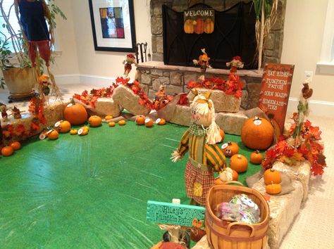 We used plastic tablecloths to make the "grass" floor of our indoor pumpkin patch for Riley's 1st birthday party. Indoor Pumpkin Patch, Patch Ideas Diy, Diy Pumpkin Patch, Pumpkin Patch Diy, Patch Birthday Party, Pumpkin Patch Birthday Party, Grass Floor, Pumpkin Patch Birthday, Patch Party