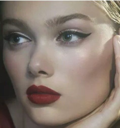 Red Lip Vintage Makeup, Red Lip Aesthetic Makeup, Red Lip Eyeliner, 90s Red Lip, Bold Red Lip Makeup, 1950’s Makeup, Classic Red Lip Makeup, Debs Makeup, Eyeliner And Red Lips