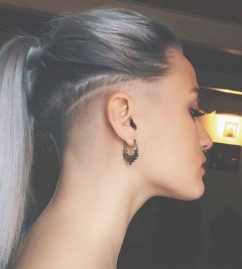 Undercut Hair Designs, Undercut Hairstyles Women, Undercut Long Hair, Granny Hair, Half Shaved Hair, Shaved Hair Designs, Shaved Undercut, Undercut Women, Top Hairstyles