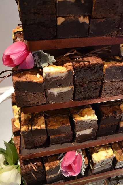 Brownie Bar Wedding, Brownies Wedding, Brownie Flavours, Brownie Wedding, Brownie Stack, Brownie Wedding Cakes, Brownie Tower, Brownies Peanut Butter, Ladybird Cake