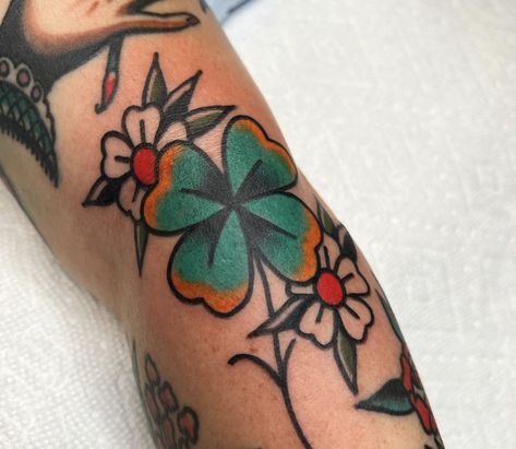 Shamrock Traditional Tattoo, Rose And Clover Tattoo, Neo Traditional Clover Tattoo, Four Leaf Clover Tattoo American Traditional, American Traditional 4 Leaf Clover Tattoo, American Traditional Four Leaf Clover, Old School Clover Tattoo, Neo Traditional Tattoo Style, American Traditional Clover Tattoo