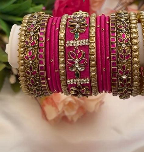 Bangles For Daily Wear, Bridal Silk Thread Bangles, Rangoli Sketch, Churi Design, Diy Kundan Jewellery, Tread Bangles, Aari Bangles, Bride Bangles, Wedding Day Looks