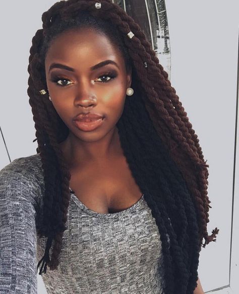 Chocolate Yarn Twists Yarn Twist, Yarn Braids, Afrikaanse Mode, Twist Styles, Pelo Afro, Crochet Braids Hairstyles, Dark Skin Beauty, American Woman, Dark Skin Women