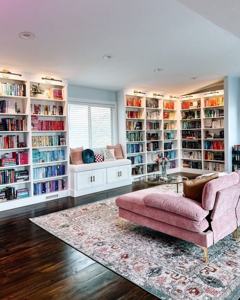 Modern Home Library, In Home Library, Home Library Ideas, Dream Home Library, Cozy Home Library, Home Library Rooms, Reading Space, Bookshelf Inspiration, Cozy Nooks