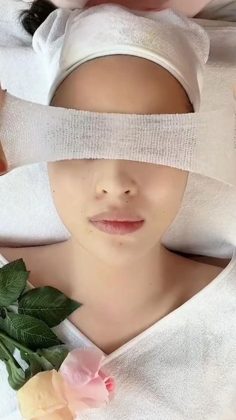 Facial Massage for Rosy Cheeks and Healthy Complexion #SmoothOutFineLines #WrinkleFreeBeauty #YouthfulComplexion #FirmAndTighten #WrinkleTreatmentGoals Beauty Without Makeup, Facial Massage Techniques, Beauty Skin Quotes, Skin Care Pictures, Facial Massage Routine, Skin Facts, Best Face Masks, Relaxing Night, Skin Advice