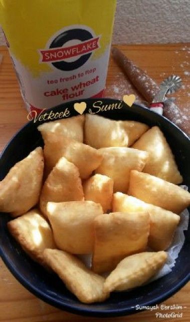 Kiri Cheese, Vetkoek Recipe, Biscuit Recipes Uk, Fat Cakes Recipe, Halaal Recipes, Dinner Rolls Easy, Eid Recipes, South Africa Food, Baking Treats