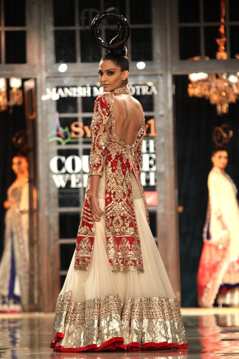 Delhi Couture Week: Who What Wear Shadi Outfits, Delhi Couture Week, Manish Malhotra, Ghagra Choli, Brown Style, Indian Couture, Pakistani Wedding Dresses, Indian Clothes, Indian Wedding Outfits