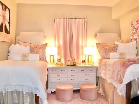 Pink And Gold Room, Cute Dorm Room Ideas, Modern Dorm Room, Pink Dorm Room Decor, Dorm Room Ideas For Girls, White Dorm Room, Pretty Dorm Room, Room Ideas For Girls, Chic Dorm