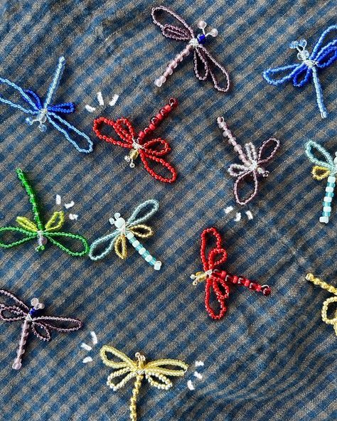 My 💕🍀dragonfly lucky charms🍀💕! Keep one in a pocket for good luck🐞💖These are wire-wrapped with a variety of beads💎, product link: https://pomegranatebeadsco.etsy.com/listing/1771769566, 🔗shop link in my bio🔗 #luckycharms #etsysellersofinstagram #fyp #etsyjewelry #handmadewithlove Cow Seed Bead Pattern, Mini Bead Animals, Seed Bead Sculpture, Beaded Charms Patterns, Seed Bead Charms Diy, Wire And Bead Crafts, Bead And Wire Crafts, Seed Bead Dragonfly, Seed Bead Animals