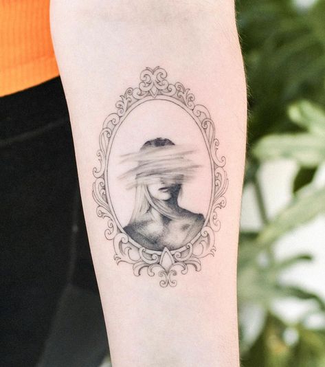 Photo Line Tattoo, Looking In The Mirror Tattoo, Oval Mirror Tattoo, Tattoo Picture Frame, Mirror Tattoos For Women, Mirror Frame Tattoo Design, Skeleton Mirror Tattoo, Mirror In The Sky Tattoo, Tattoo With Frame