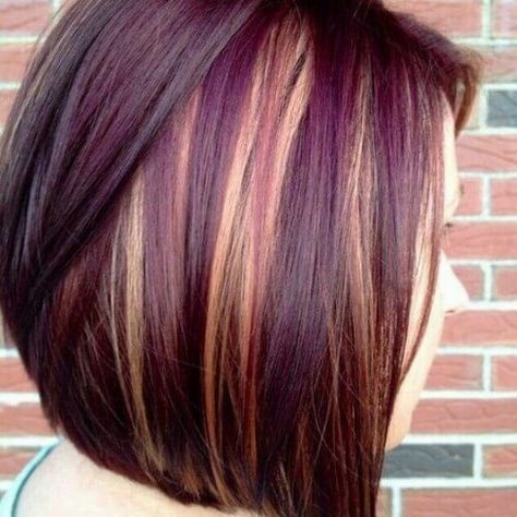 blonde highlights on burgundy hair                                                                                                                                                                                 More Dark Plum Hair, Red And Blonde, Kort Bob, Peekaboo Highlights, Plum Hair, Hair Color Highlights, Short Hair Color, Haircut And Color, Hair Colours