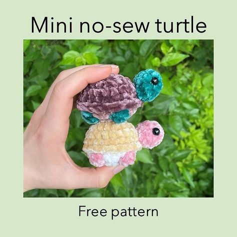 FREE MINI NO-SEW TURTLE PATTERN 🐢🐢 These little turtles are so quick and easy to make, they only take about 30 minutes! Please let me… | Instagram Crochet Turtle Pattern Free, Crochet Turtle Pattern, Crochet Toys Free, Quick Crochet Patterns, Pola Amigurumi, Crochet Turtle, Turtle Pattern, Crochet Animals Free Patterns, Crochet Design Pattern