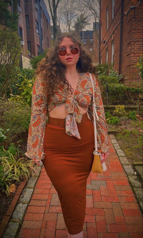 70s Fashion Women Plus Size, 70s Style Outfits Plus Size, 60s Outfits Plus Size, Plus Size Disco Outfit Ideas, 70s Curvy Fashion, 70s Aesthetic Plus Size, 70s Fashion Curvy, 70s Outfit Plus Size, Midsize Vintage Fashion