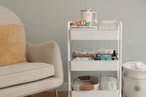 How to Set Up a Nursing Cart Nursing Chair Station, Nursing Essentials Cart, Nursing Caddy Cart, Nursing Station Organization, Pumping Cart Essentials, Postpartum Cart Organizer Bathroom, Bedside Nursing Cart, Bedside Nursing Station, Nursing Cart Organization