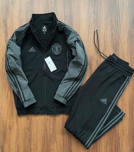 Fancy Pants Outfit, Tmax Yamaha, Downtown Photography, Gymwear Outfits, Mens Fashion Sweaters, Hype Clothing, Polo Shirt Design, Spring Outfits Men, Adidas Tracksuit