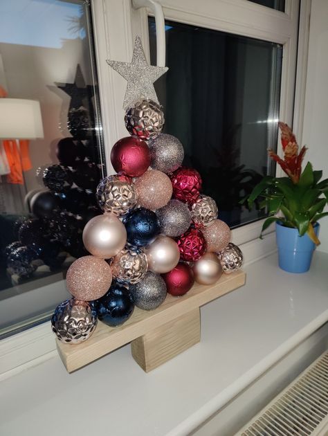 Such an elegant and easy craft for Christmas 🎄 #christmas #tree #bauble #diy #happy Wooden Baubles Diy, Ways To Decorate With Ornaments, Christmas Tree Bulbs Diy, Creative Diy Christmas Decor, Christmas Ball Tree Diy, Bauble Christmas Tree, Bauble Wreath Diy, Bauble Decoration Ideas, Christmas Baubles Diy