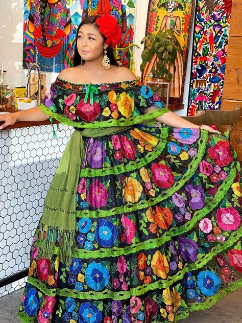 Mexico Outfit Ideas, Prom Dress Pretty, Chiapas Dress, Pink Quinceanera Dress, Royal Blue Ball Gown, Folklorico Dresses, Ball Gown Black, Quinceanera Dances, Wedding Dress Pink