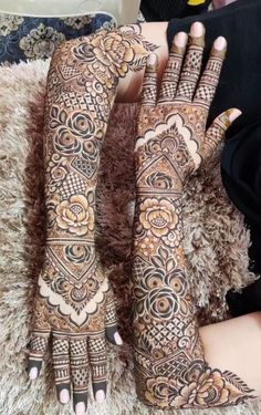 Khafif Dulhan Mehndi Designs, Bridal Mehndi Designs Khafif, Back Mehndi Designs Bridal, Back Hand Mahendi Design Bridal, New Dulhan Mehndi Design, Floral Bridal Mehendi Designs, Full Hand Mehndi Designs Bridal Back, Floral Henna Designs Bridal, Khafif Bridal Mehndi Designs