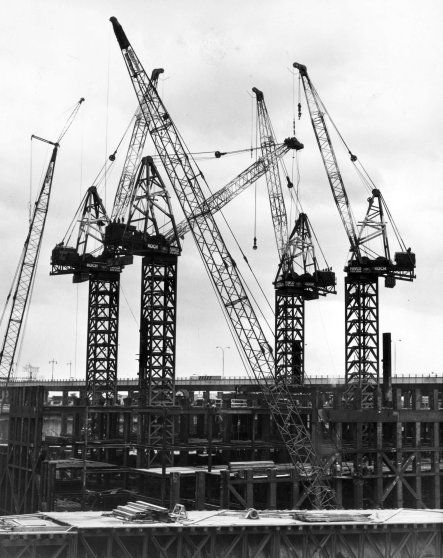 Kangaroo cranes in position at the excavation site for the World Trade Center in New York, December 13, 1968. Excavation Site, Usa History, Tower Crane, The Twin Towers, North Tower, Vintage Nyc, Dubai Skyscraper, One World Trade Center, Structure Architecture