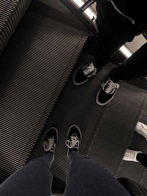 Picture of lower body wearing vans. Couple picture. Vans Shoes, Couple Goals, Me Too Shoes, Black