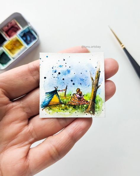 Day 16/100 COZY Teeny weeny watercolor painting that shows how nice it feels when everything is quiet and cozy with someone you love ❤️✨ I struggled a bit in choosing the colour of the blanket. I painted red and then it was merging in the environment so I thought to add white dots and a few lines with my black fineliner and it immediately lifted up the look of this blanket 😍 Im loving this mini painting in the little cute glass frame. Luckily this size is perfect for the frame 🤩 (next slid... Mini Watercolor Painting, Miniature Watercolors, Mini Watercolor Paintings, Watercolor Scenery Painting, Photo Scenery, Tiny Pics, Watercolor Scenery, Watercolor Paintings Of Animals, Human Figure Sketches