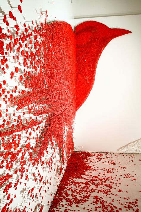 Ran Hwang Uses Buttons to Create Large-Scale Installations | Hi-Fructose Magazine Charcoal Drawings, Red Decor, Red Bird, Push Pins, Wow Art, Button Art, Sculpture Installation, Land Art, Pics Art