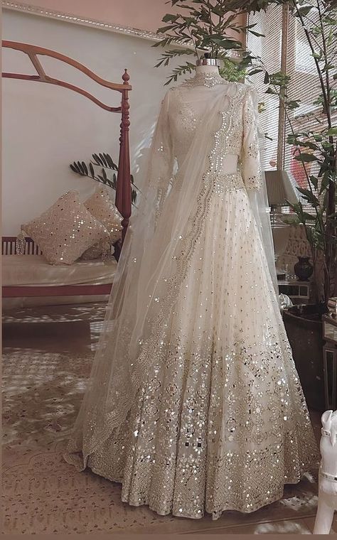 Pakistani Wedding Functions, Pakistani Lehngas, Nikkah Wedding Dress, Wedding Indian Saree, Lehenga Aesthetic, Nikkah Outfit, Trending Summer Nails, Pakistani Lehenga, Baju Kahwin