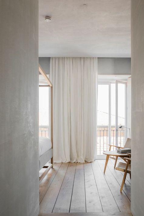 Coastal Summer, Interior Design Per La Casa, Interior Minimalista, Wooden Floors, Empty Room, Design Del Prodotto, White Curtains, Santa Clara, The Bedroom