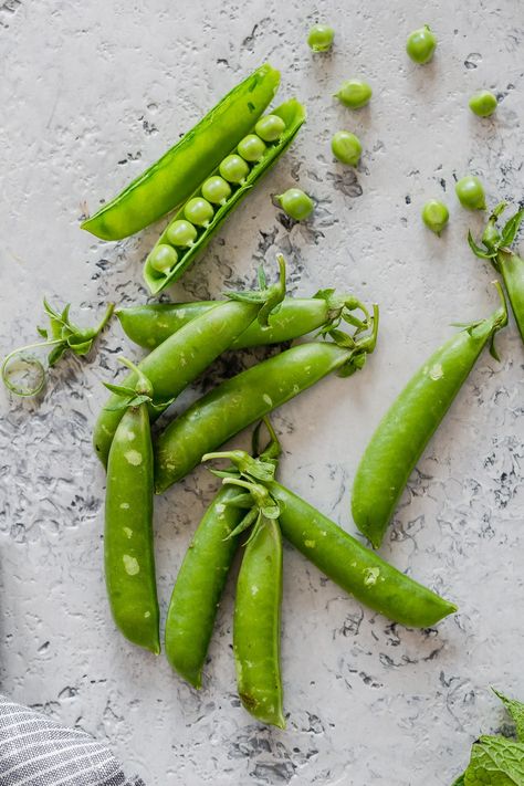 Peas Photography, Crostini Recipe, Vegan Appetizer, Vegetables Photography, Crostini Recipes, Country Bread, Macadamia Nut, Spring Vegetables, Sugar Snap Peas