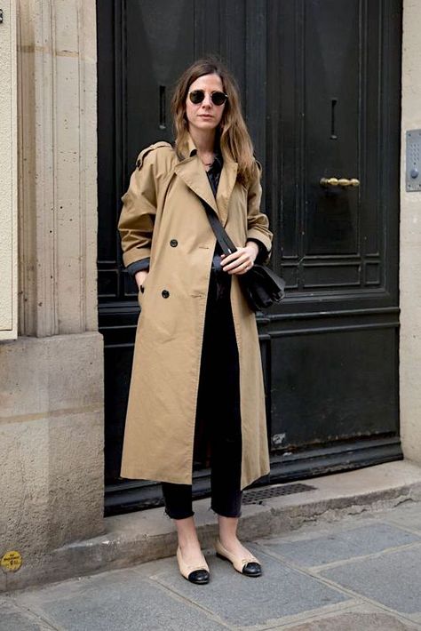 This Classic Trench Coat Outfit Is Perfect for Spring Spring Coat Outfit, Chanel Cap, French Coat, Trench Outfit, Trench Coat Outfit, Stylish Fall Outfits, Coat Outfit, Classic Trench Coat, Spring Coat