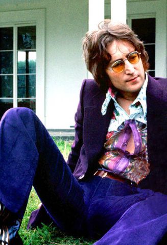 John Lennon John Lennon Fashion, Antique Violin, Beatles Fashion, John Lemon, Idol Worship, John Lennon And Yoko, John Lennon Beatles, Beatles Pictures, Husband Material