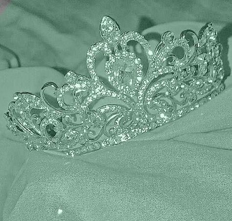 Khione Aesthetic, Green Princess Aesthetic, Atsv Oc, Prythian Courts, Quince Crowns, Green Quinceanera Theme, Quince Crown, God Aesthetic, Winter Court