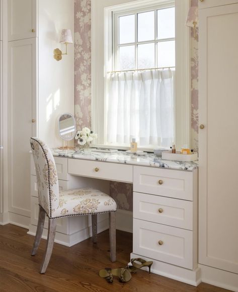 Window Vanity Bedroom, Makeup Vanity Under Window, Vanity By Window, Built In Vanity Ideas, Built In Vanity, Bedroom Upstairs, Dream Vanity, Window Nook, Room Neutral