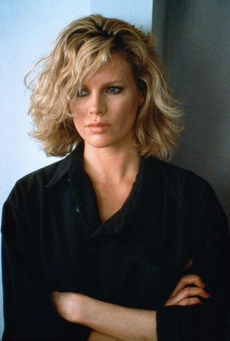 Kim Basinger in '9 1/2 Weeks'. The hair the makeup everything: Nostalgia Movies, Books Photography, Movies Art, Vintage Nostalgia, Kim Basinger, Movie Cinema, Celebrities Fashion, Young Celebrities, Serge Gainsbourg